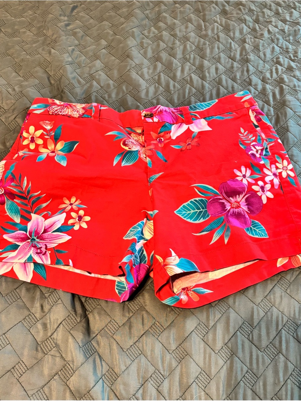 Old Navy Women’s Red Floral Chino Shorts. Size 12